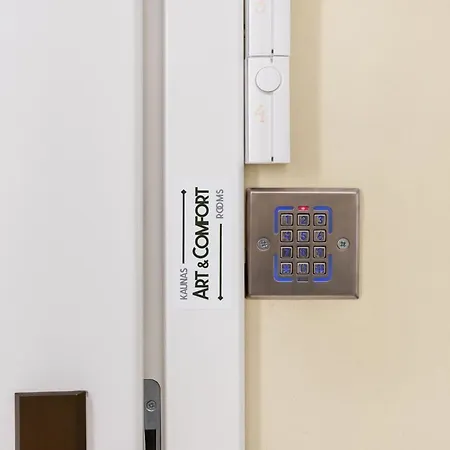 Apartment Art & Comfort