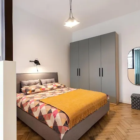 Apartment Art & Comfort