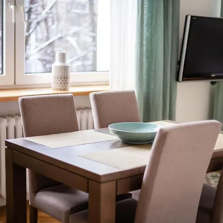 Apartment Art & Comfort